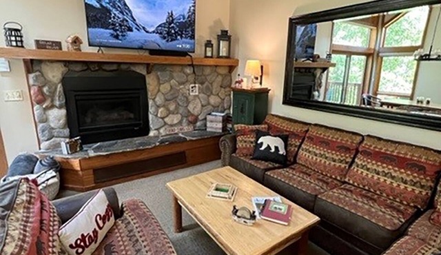 Lola’s Lodge Ski-In/Ski-Out 3 bedroom Lodge near hiking/golf