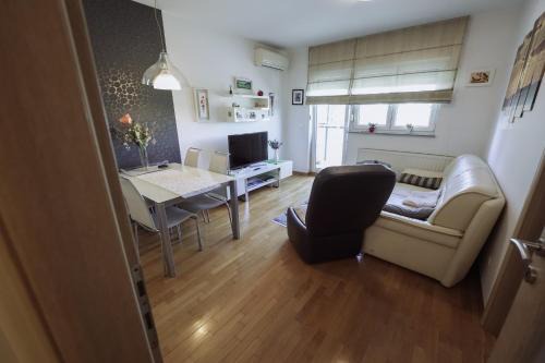 Lola Suite, One Bedroom Place with Free Parking