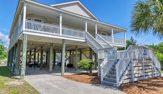 Lollipops Beach House - Four Bedroom, Three Bath, Private Pool in Long Bay