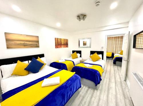 London 2 Bedroom Apartment, Kitchen, Reception and Private Garden