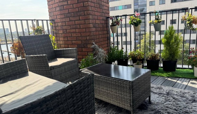 London City Chic Apartment with 3 Bedrooms