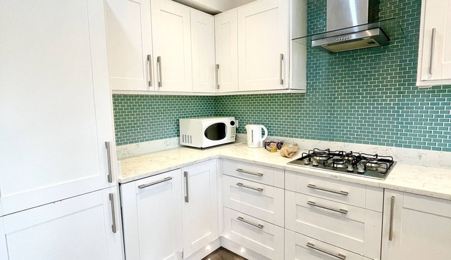 London House With Excellent Transport