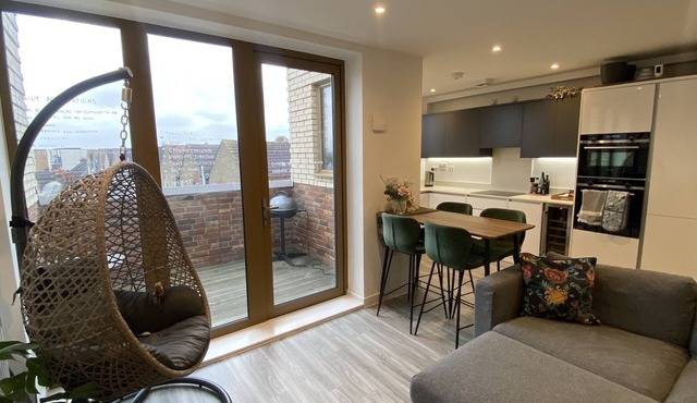 London Luxe: Stylish studio