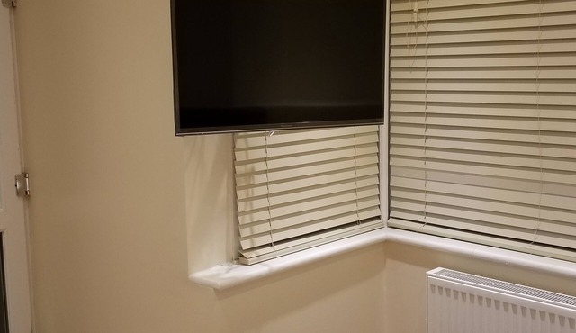 London Luxury Apartment 1 Bed Studio 1 min walk to Redbridge Tube Station