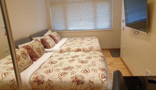 London Luxury Apartments 1 min from Redbridge Station with Parking