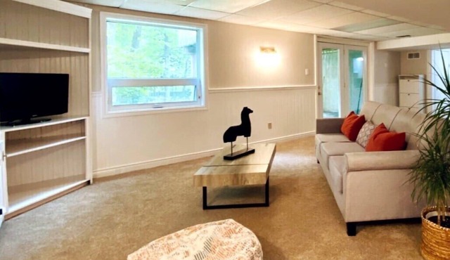 London, Ontario Cozy Suite
