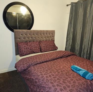 London Serviced Accommodation x RM10 x DM 4 Weekly x Monthly Deals x Sleeps 10 x FREE Parking x FREE Wifi E