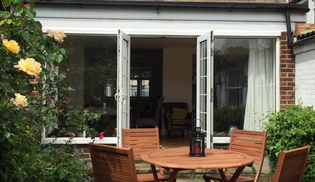 London spacious, bright house with easy access to London