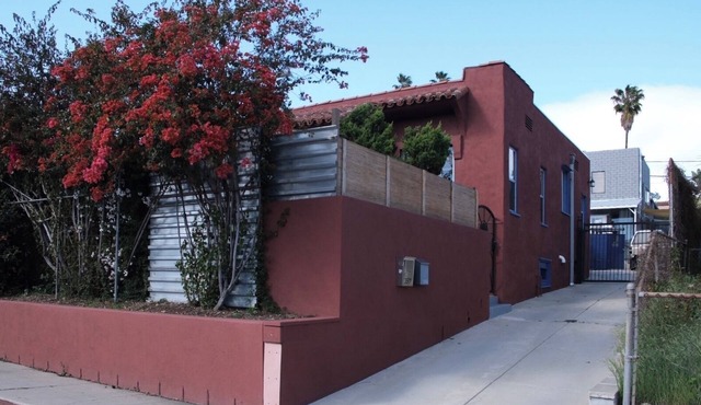 London St house between SilverLake Blvd and Hoover 2bd 2ba-secured gated parking