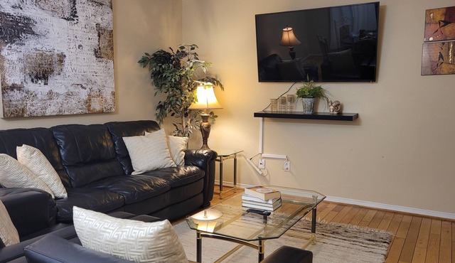 London Tranquil family Home 3 mins to 401