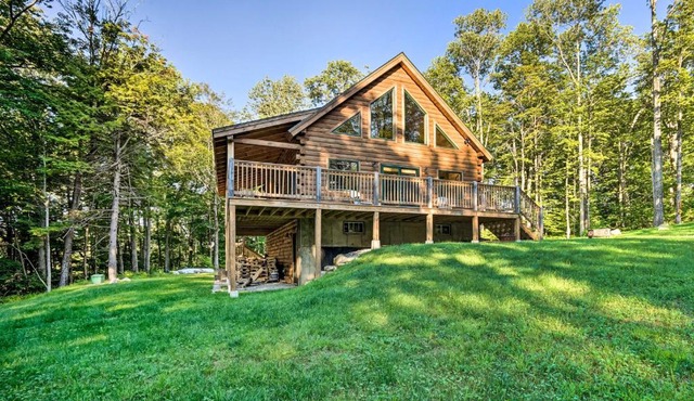 Londonderry Chalet w/Deck, Fire Pit & Views!