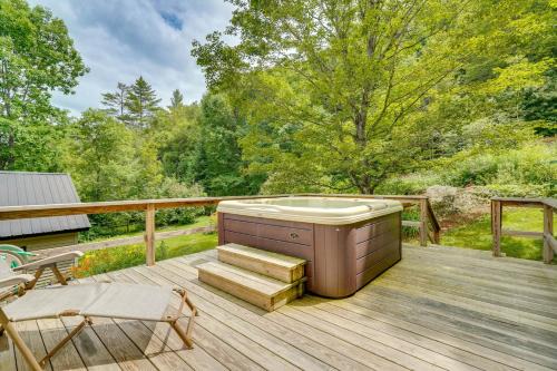 Londonderry Retreat ~ 3 Mi to Lowell Lake!