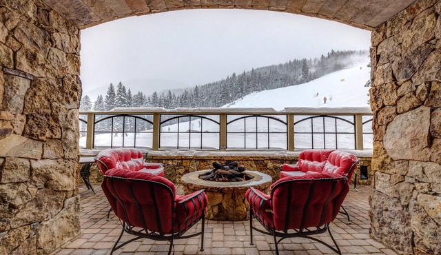 Lone Eagle by Summit County Mountain Retreats