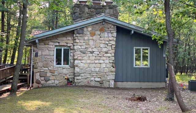 Lone Eagle LodgenCozy 3-bedroom cabin, located on Sand Point near Caseville, MI