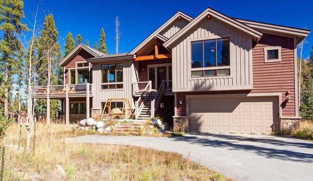 Lone Hand Lodge: Custom Private Home on Peak 7 With Outdoor Grill and Hot Tub.
