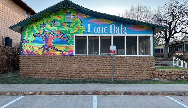 Lone Oak Cottage Fully restored cabin with 5 beds & walk in shower