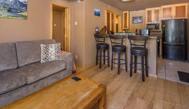 Lone Peak Hideout — A Bold One-Bedroom at the Base of Lone Peak