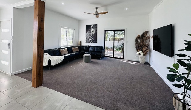 Lone Pine Horsham - pet friendly