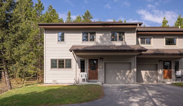 Lone Pine Retreat | Big Sky | Pet Friendly!