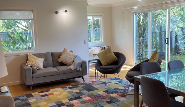 Lone Pine Retreat - Bright, airy spaces, full kitchen, kids & pets welcome!