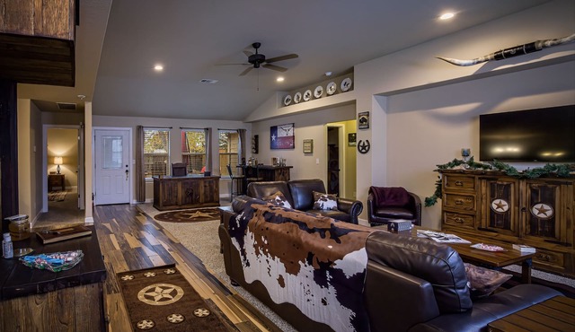 Lone Star Guest Haus BnB in downtown NBTX.
