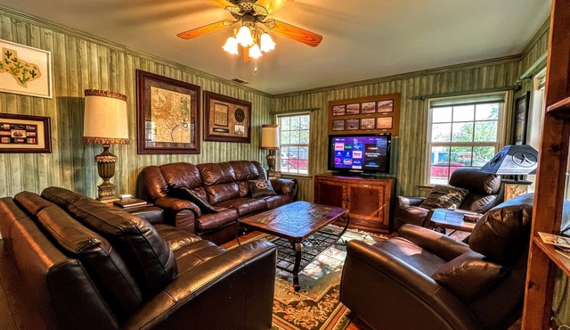 Lone Star House - West Texas Charmer - 3 bedrooms; 4 beds; 2 bathrooms