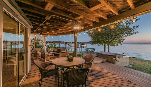 Lone Star Lake Cottage-NEW Trex Deck, boat dock