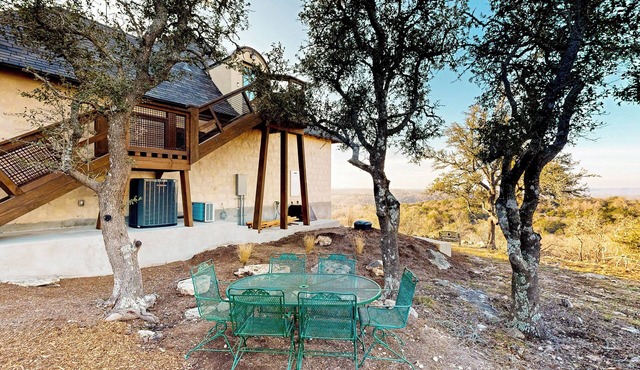 'Lone Star Leisure' Condo w/Hill Country Views