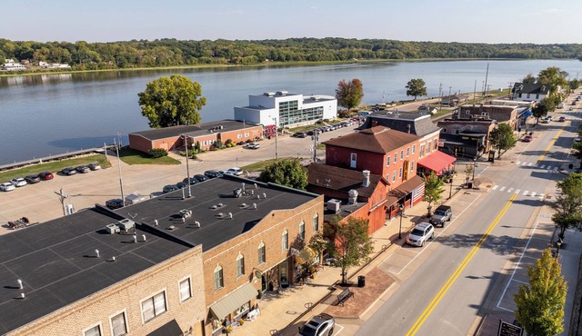 Lone Star Loft on the Mississippi River!