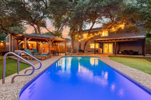 Lone Star Luxe - Heated Pool - Game room - Mini-Golf & Bar