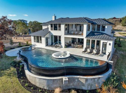 Lone Star Luxe Luxury Getaway On Lake Travis