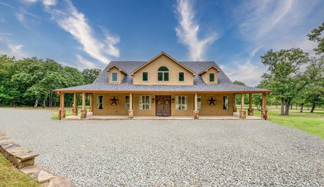 Lone Star State of Mind - 6BD/5BA w/FIshing Pond & Fully Furnished Kitchen