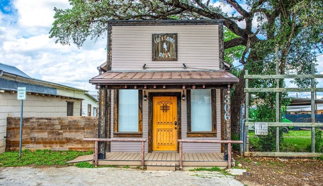 Lonesome Dove Guesthouse