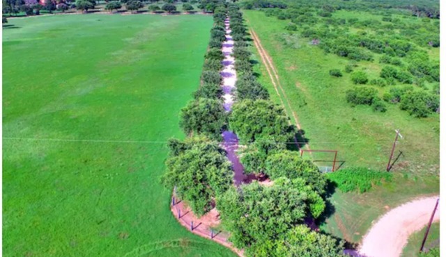 Lonesome Wind Ranchette: A South Texas retreat from the city