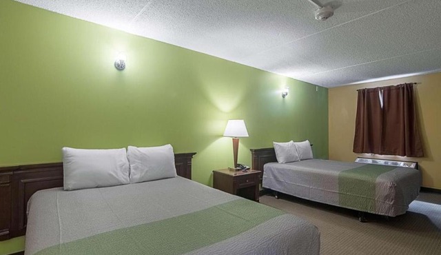 LoneStar Inn and Suites
