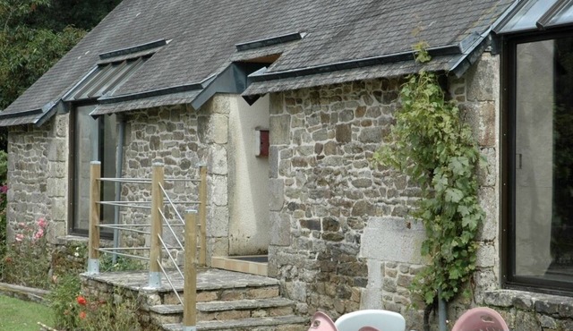 Longère Bretonne sur Bord de Rivière