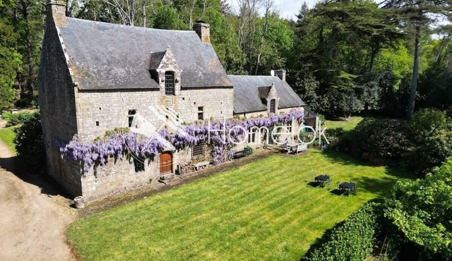 Longère d’époque au coeur d’un domaine