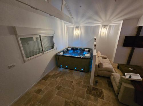Longère avec jacuzzi intérieur