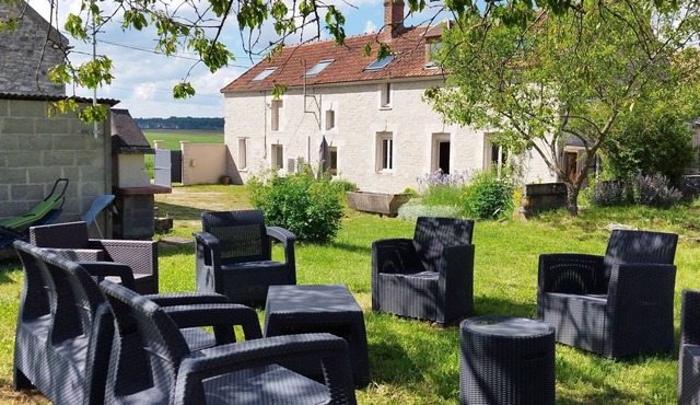 Longère bourguignonne 200 m2, swimming pool and 5800m2 fenced garden