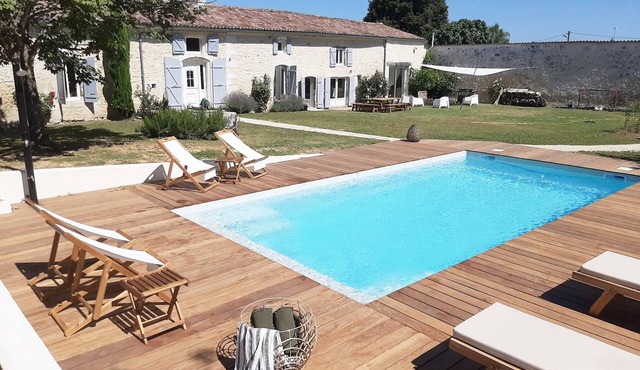 Longère Charentaise restored with private heated swimming pool - Classified 5 *-
