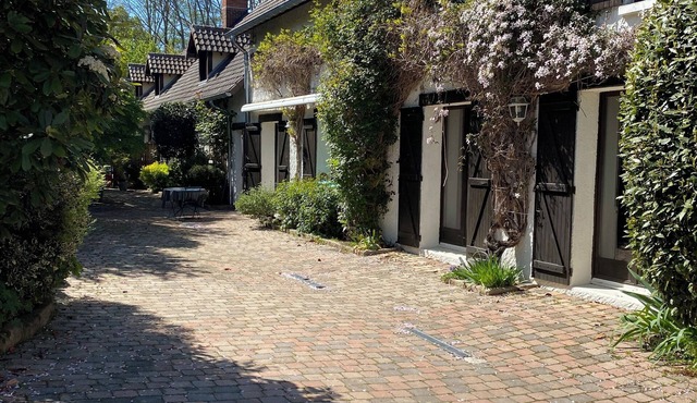 Longère Dans un Écran de Verdure en Toute Tranquillité