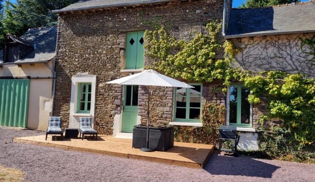 Longère indépendante avec terrain de tennis privé