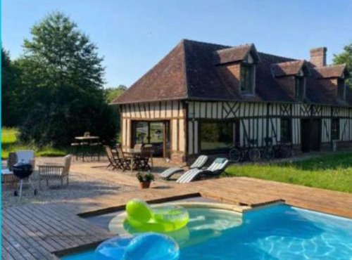 Longère normande avec piscine et jardin