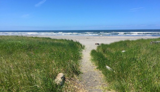 Long beach Camping Resort Yurt 8