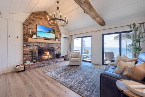 Long Beach Cottage Hot Tu Wood Burning Fireplace