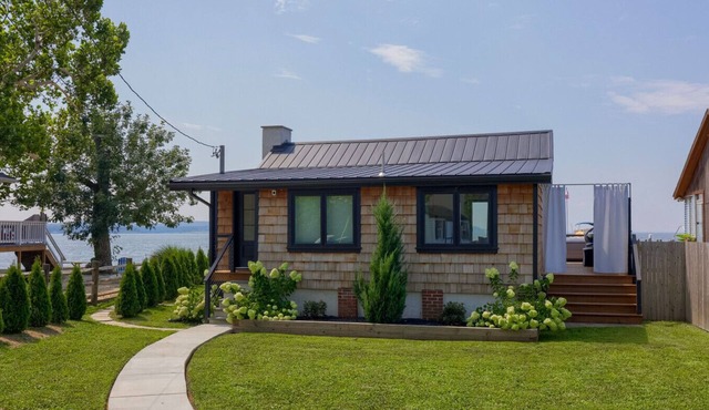 Long Beach Cottage, (romantic couple’s getaway)