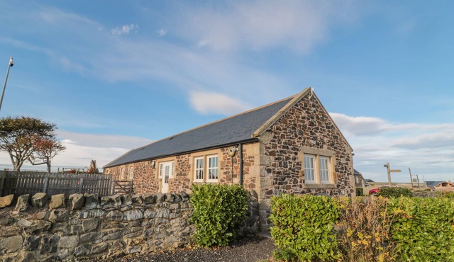 LONG CART COTTAGE, family friendly, with pool in Embleton