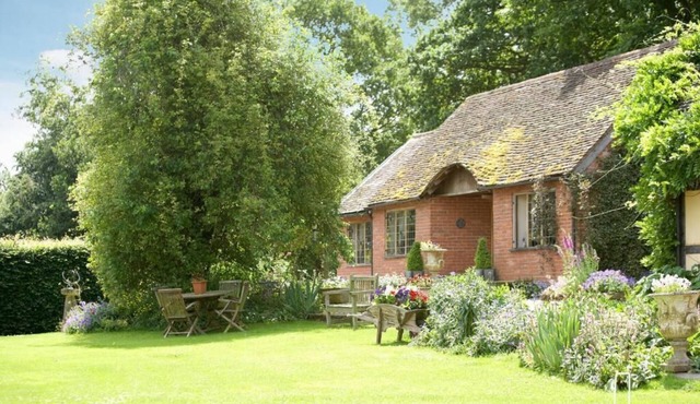 Long Cover Cottage is 4 Star Gold retreat from the outside world.