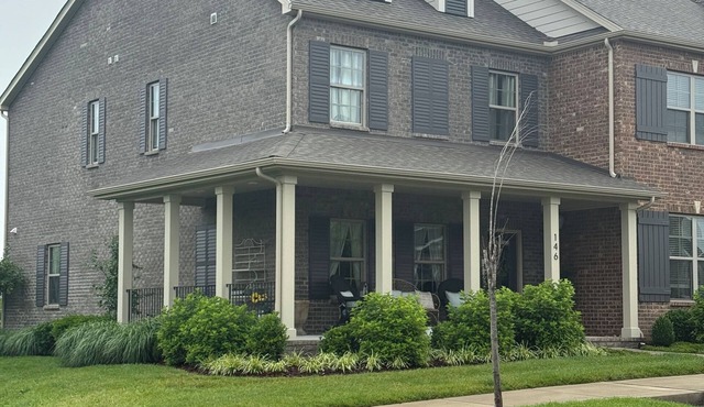 Long Hollow Pike! Charming 3-bedroom townhome. Pet-friendly. Neighborhood pool!