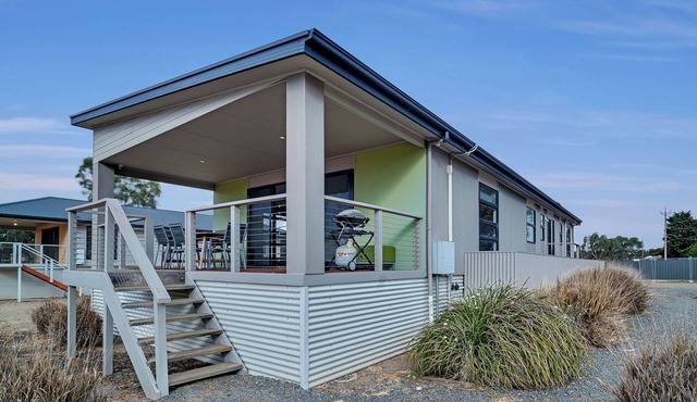 Long Island Retreat: Pelican. The Perfect Riverside Family Getaway.